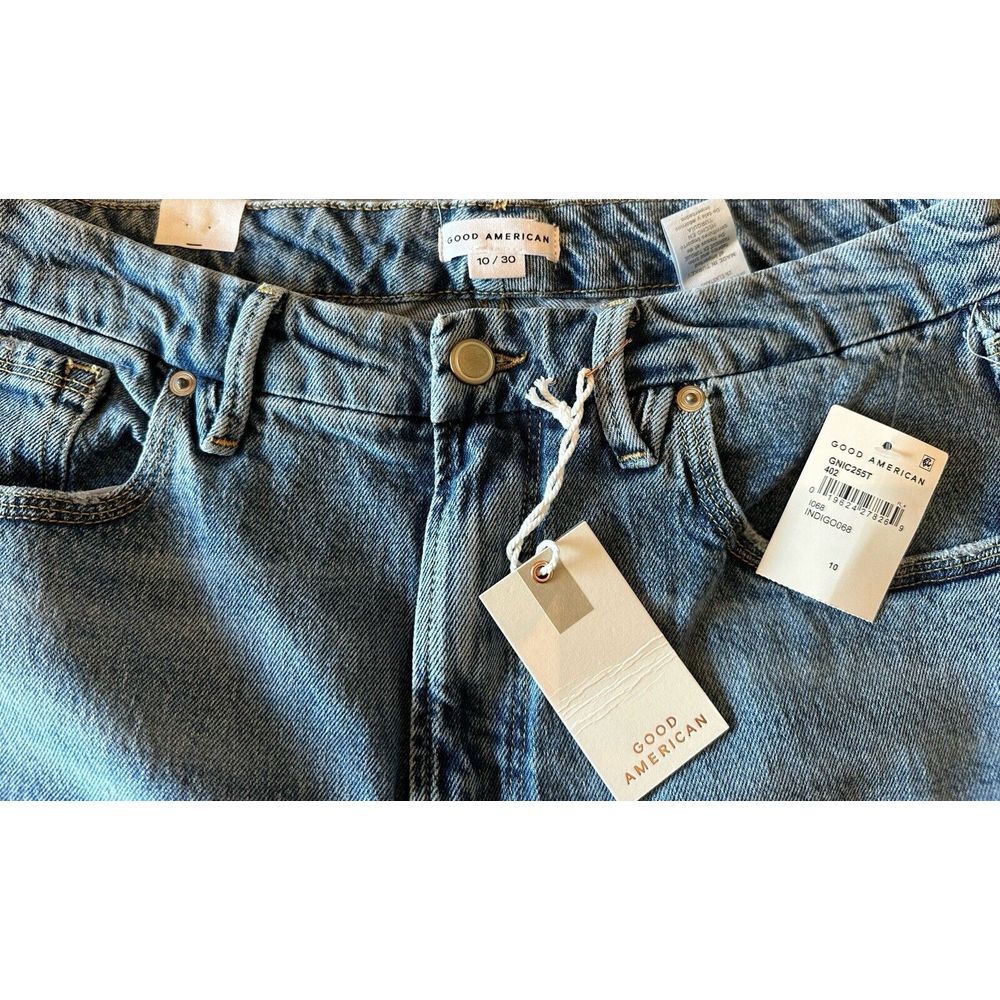 Good American Straight Leg Jeans in Light Blue Denim